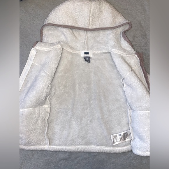 2/$12 Old Navy white Sherpa with a mauve color - Picture 4 of 6